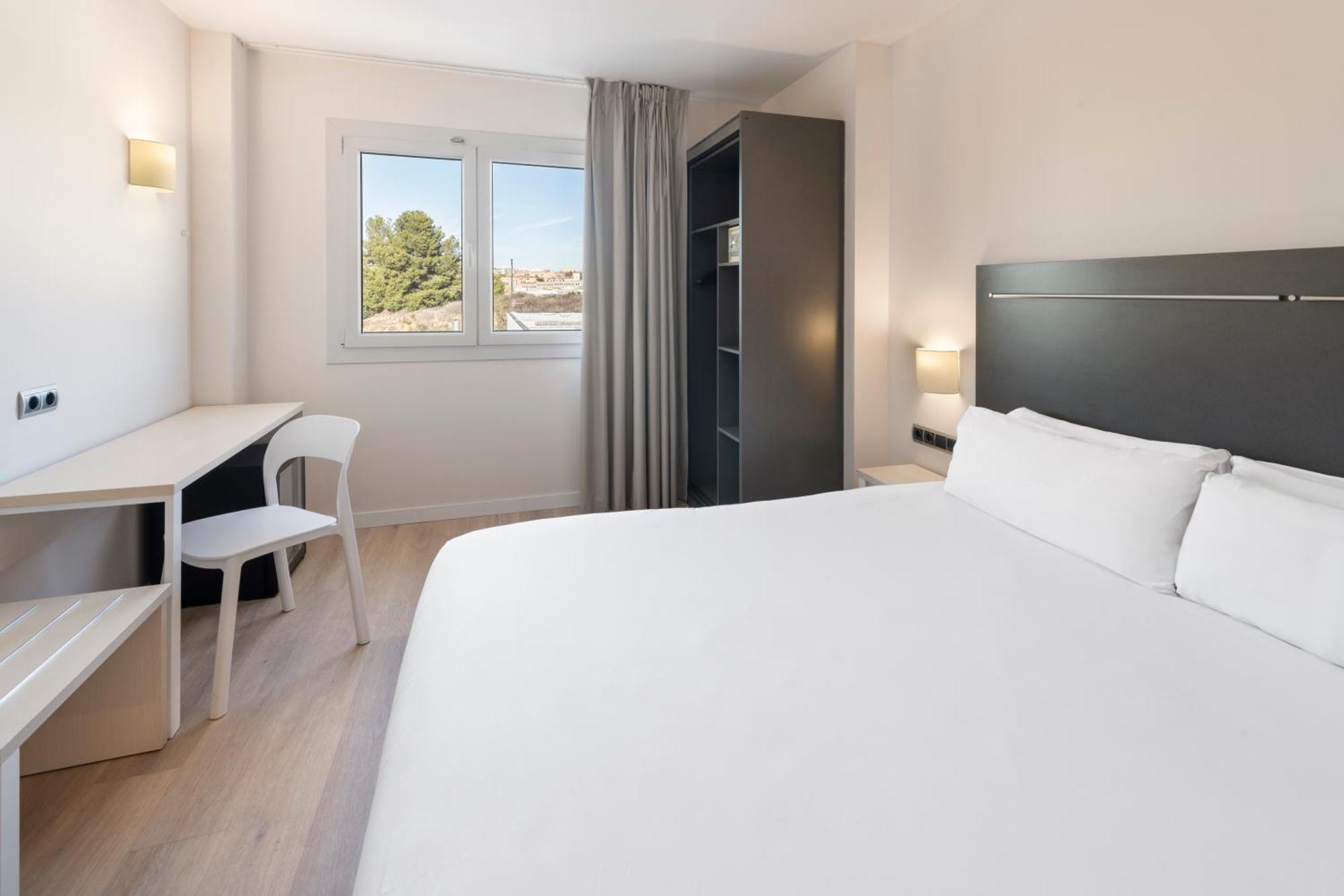 B&B Hotel Barcelona Rubí Exteriör bild
