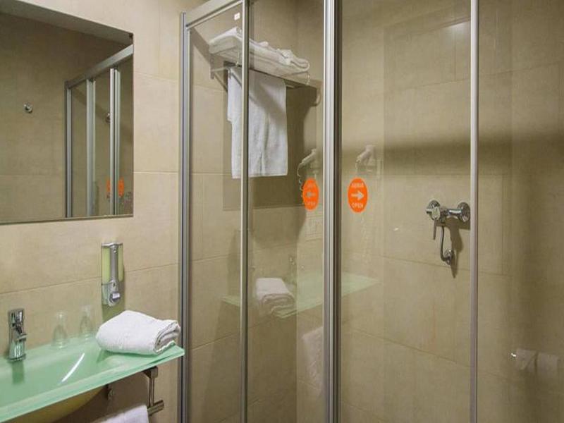 B&B Hotel Barcelona Rubí Exteriör bild