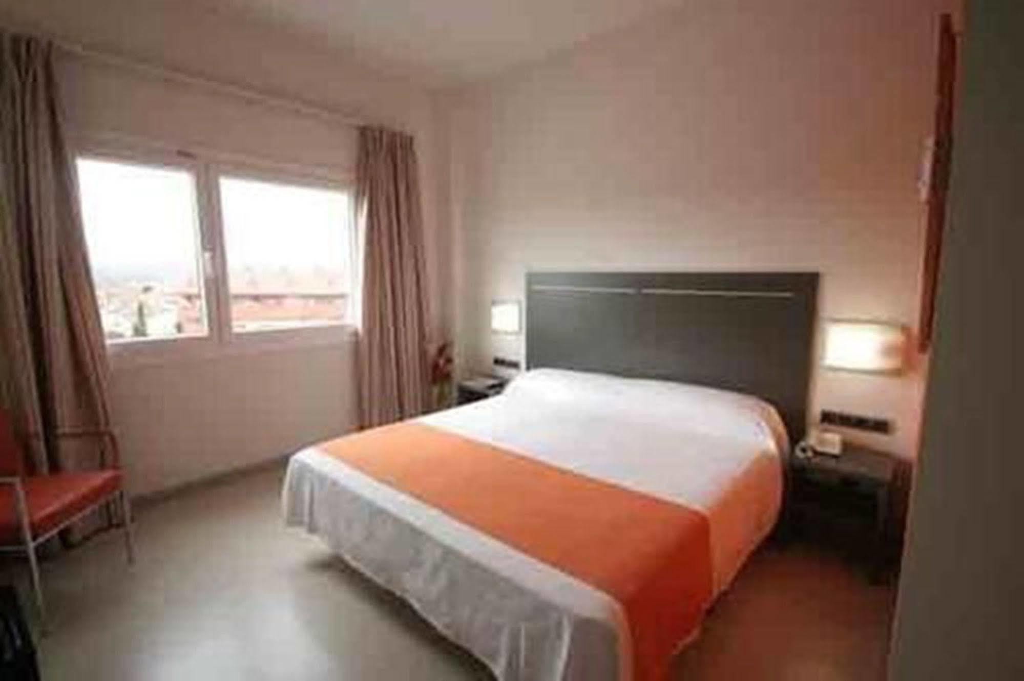 B&B Hotel Barcelona Rubí Exteriör bild