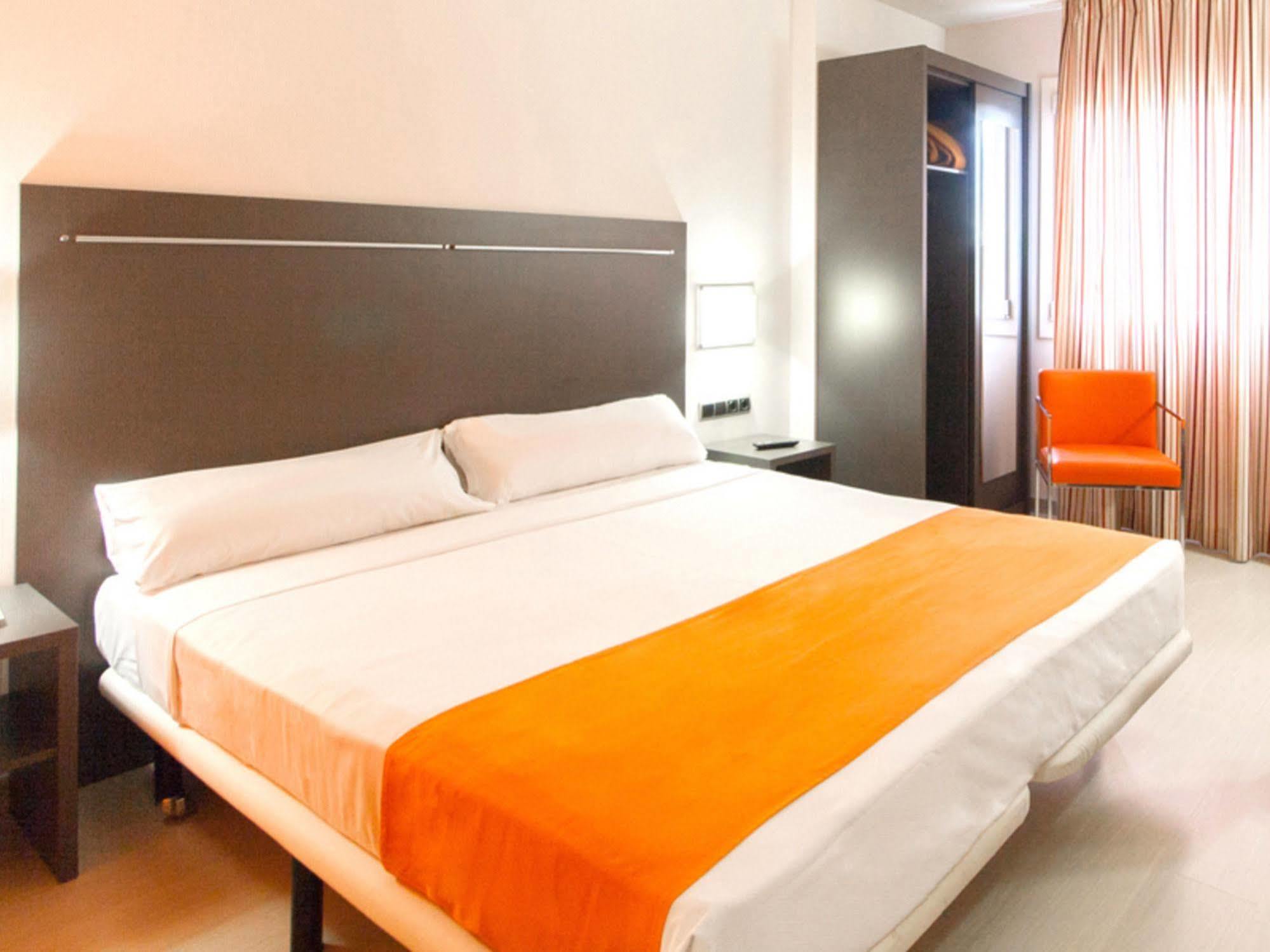 B&B Hotel Barcelona Rubí Exteriör bild